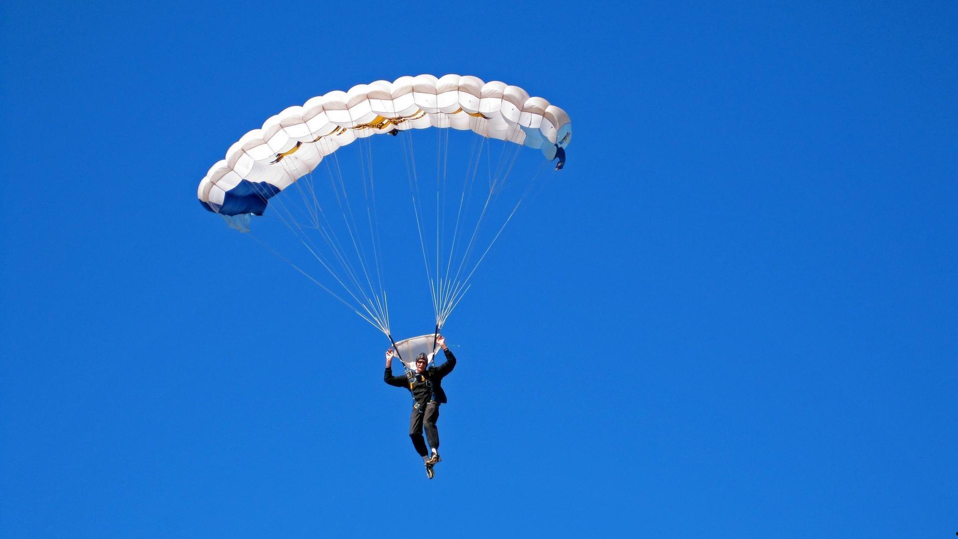 CBA季后赛激战正酣 广东队逆转辽宁队夺关键胜利
