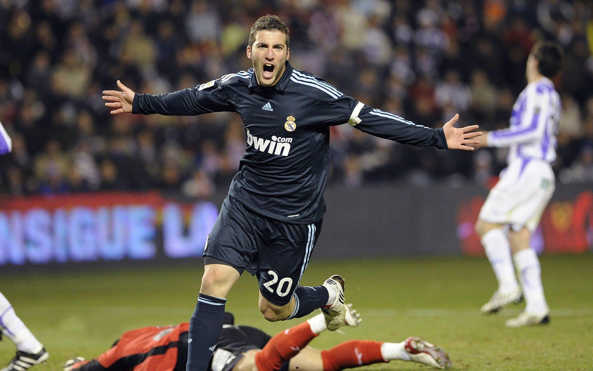 梅里诺头槌定江山，2025赛季英超双料王助枪手高歌猛进